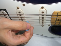 proper gripping of guitar picks